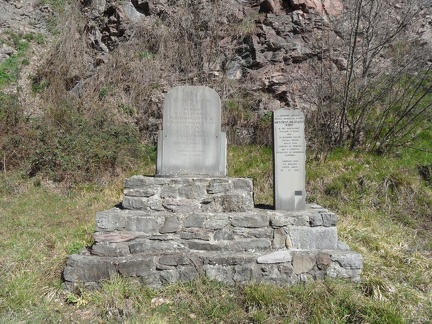 Monumento ai partigiani 